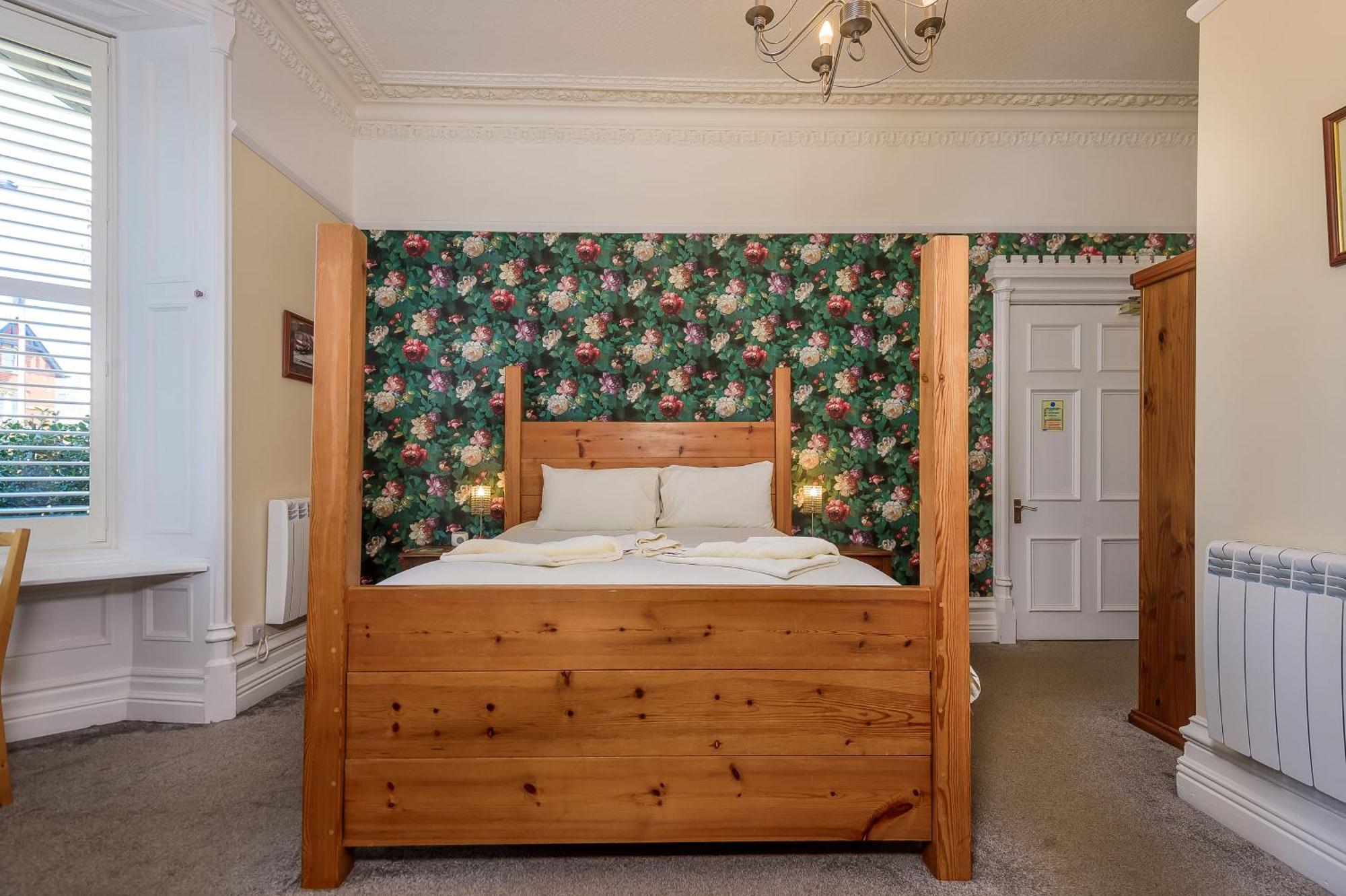 Hillcrest Whitby Bed & Breakfast Екстериор снимка