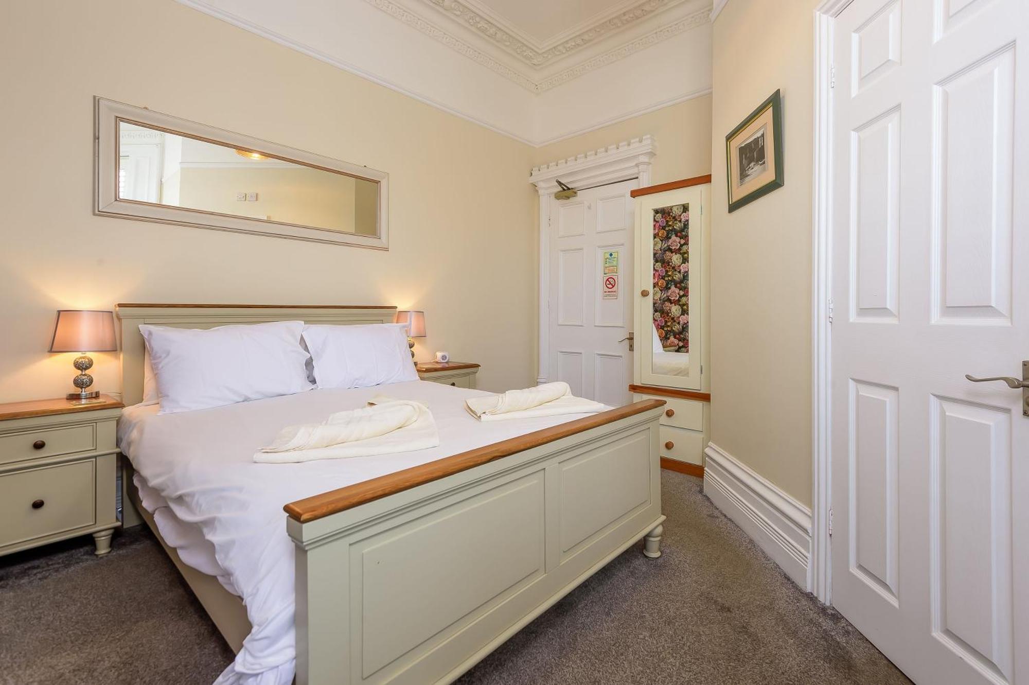 Hillcrest Whitby Bed & Breakfast Екстериор снимка